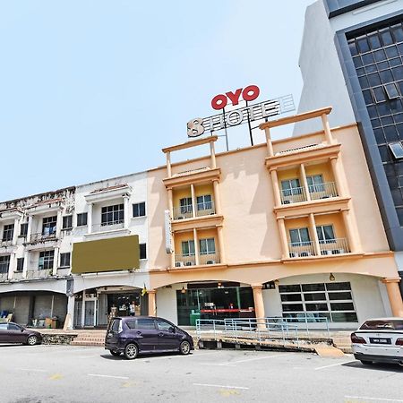 Oyo 44103 8 Hotel Nilai Exterior foto