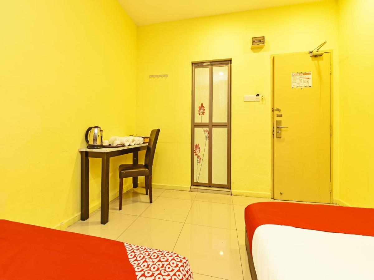 Oyo 44103 8 Hotel Nilai Exterior foto