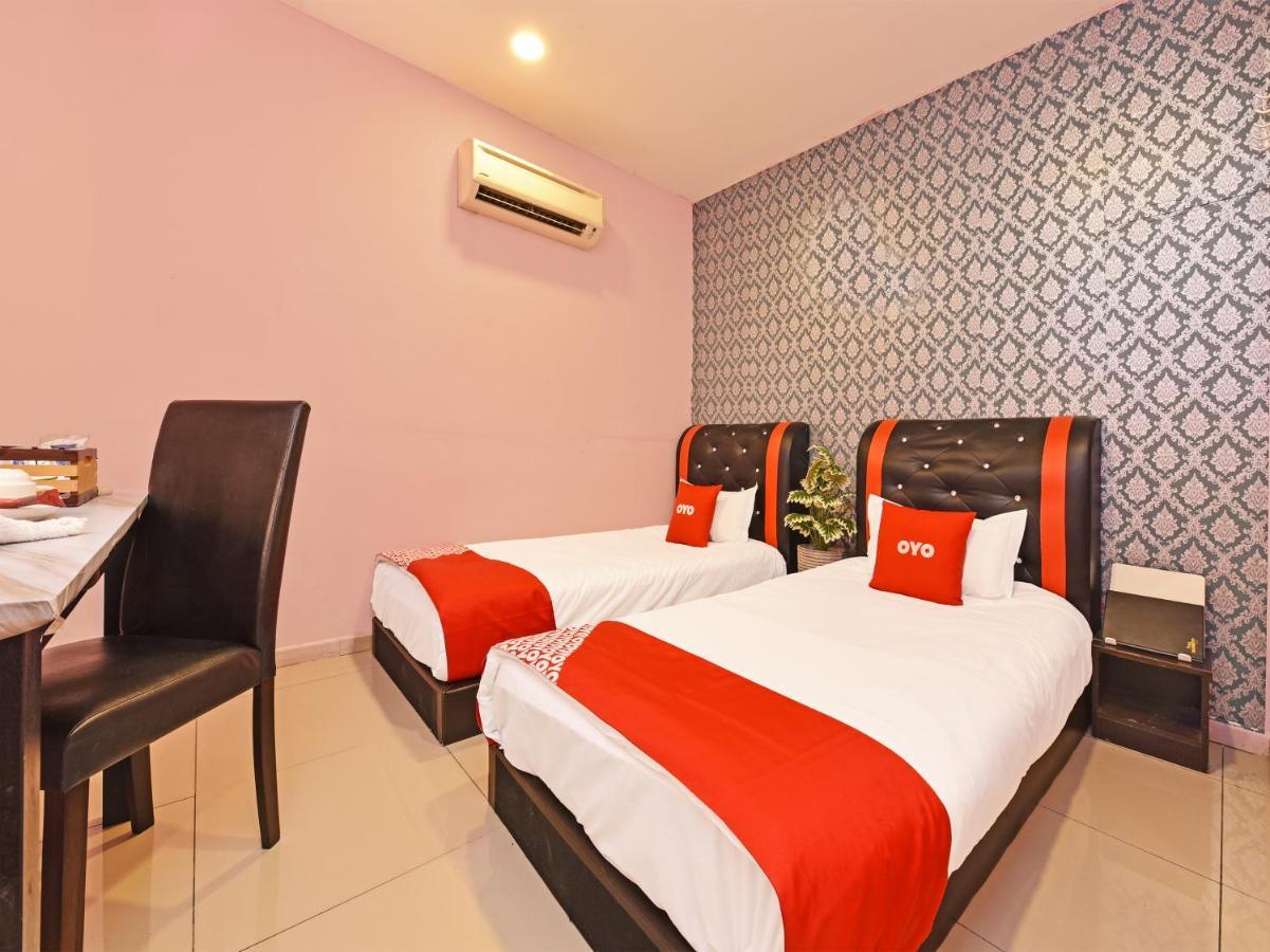 Oyo 44103 8 Hotel Nilai Exterior foto