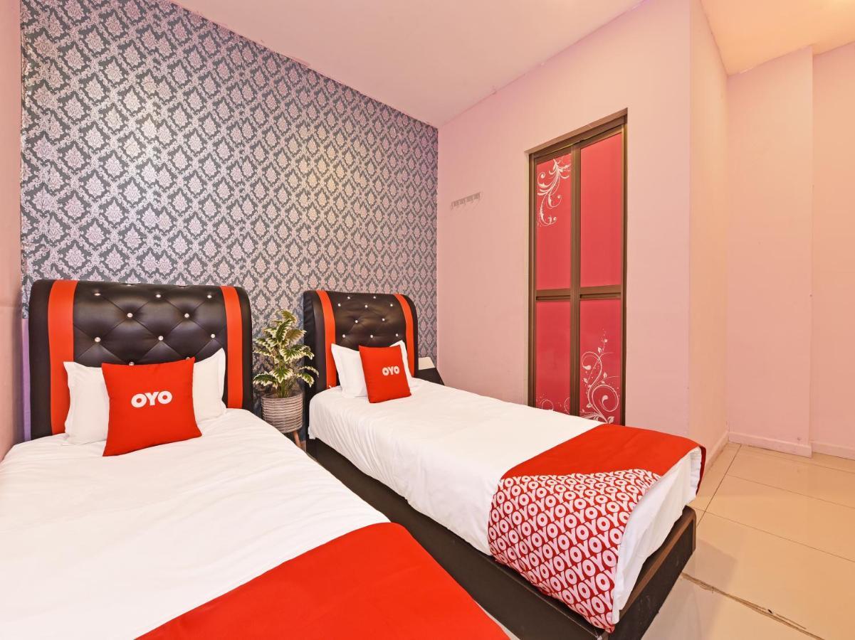 Oyo 44103 8 Hotel Nilai Exterior foto
