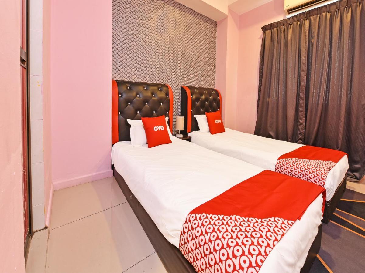 Oyo 44103 8 Hotel Nilai Exterior foto