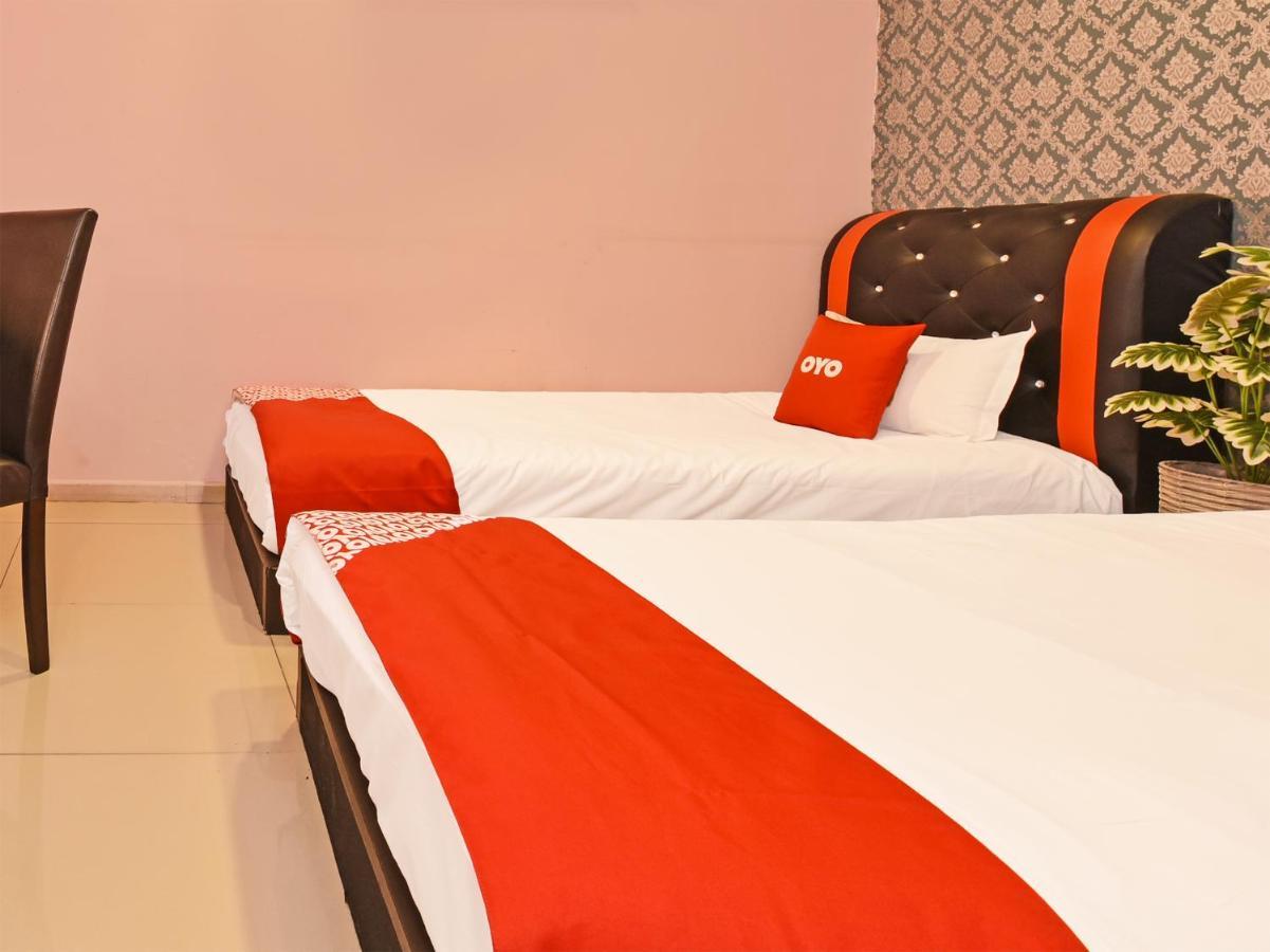 Oyo 44103 8 Hotel Nilai Exterior foto