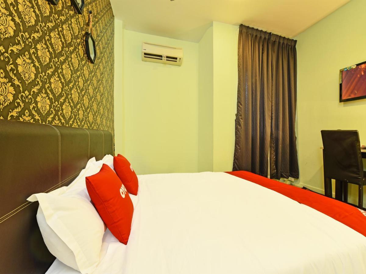Oyo 44103 8 Hotel Nilai Exterior foto