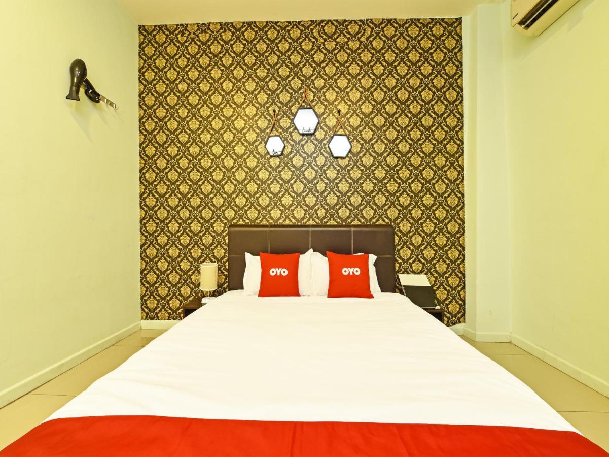Oyo 44103 8 Hotel Nilai Exterior foto