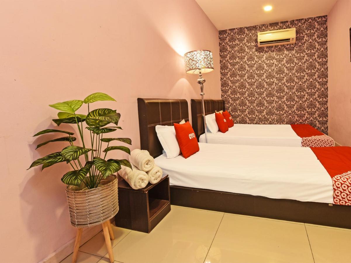 Oyo 44103 8 Hotel Nilai Exterior foto