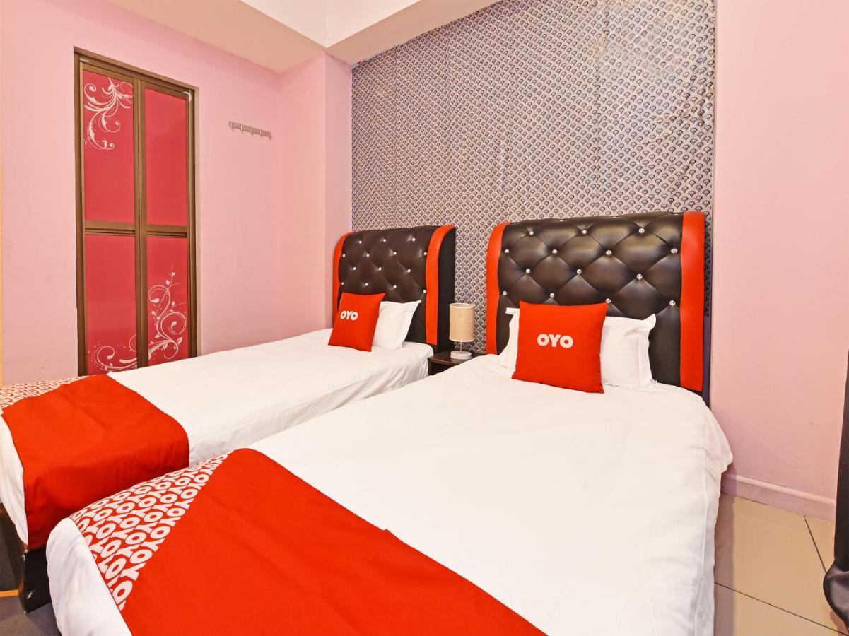 Oyo 44103 8 Hotel Nilai Exterior foto