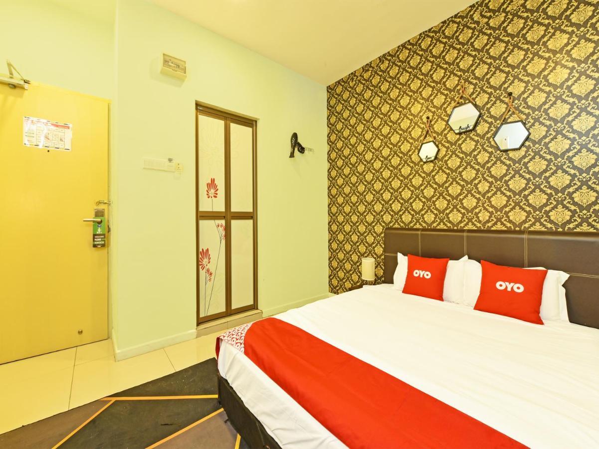 Oyo 44103 8 Hotel Nilai Exterior foto